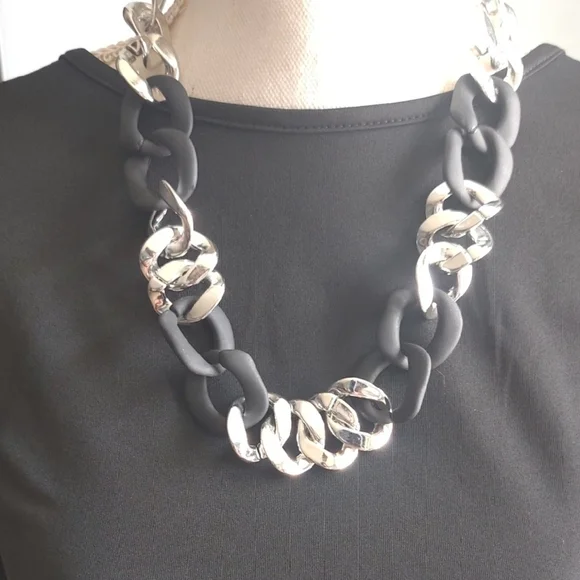 Silver and Black chainlink Necklace - Picture 1 of 3